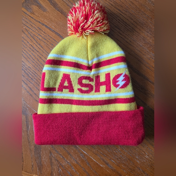 DC Comics Red Knit Accessory - Picture 2 of 4